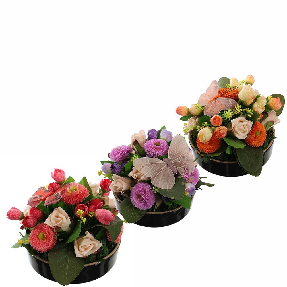 Rozen en tuinmadeliefjes in pot